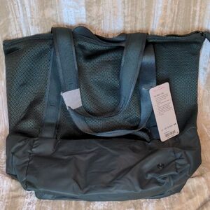 NWT Lululemon Hot Mesh Tote